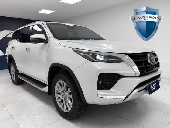 TOYOTA HILUX SW4 2.8 D-4D TURBO DIESEL SRX 7L 4X4 AUTOMÁTICO